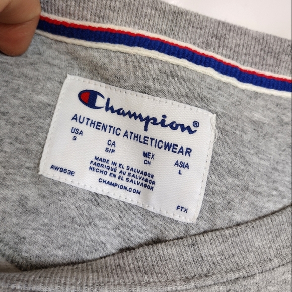 Champion Sweatshirt - Picture 7 of 8